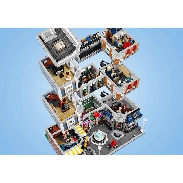 LEGO 10264 Corner Garage - Image 3