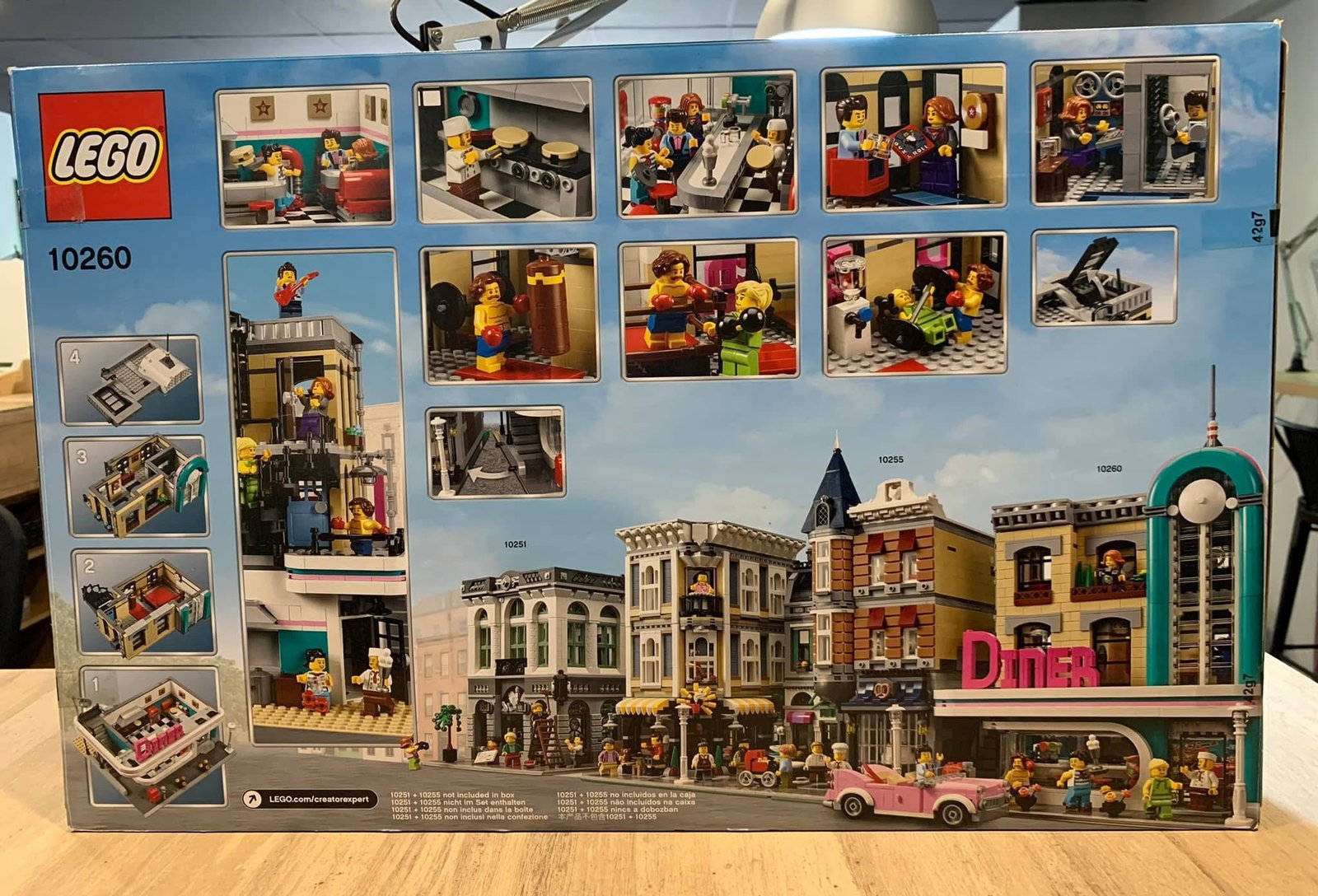 LEGO Creator Expert Downtown Diner - Image 2