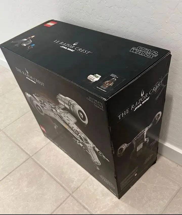 LEGO Star Wars UCS Razor Crest (75331) - Image 2