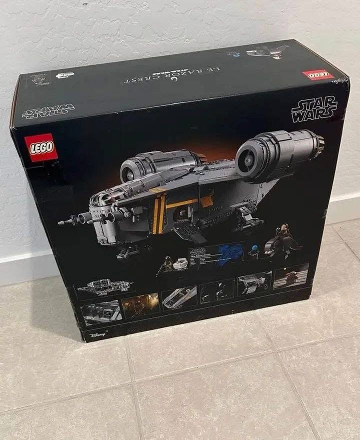 LEGO Star Wars UCS Razor Crest (75331) - Image 3